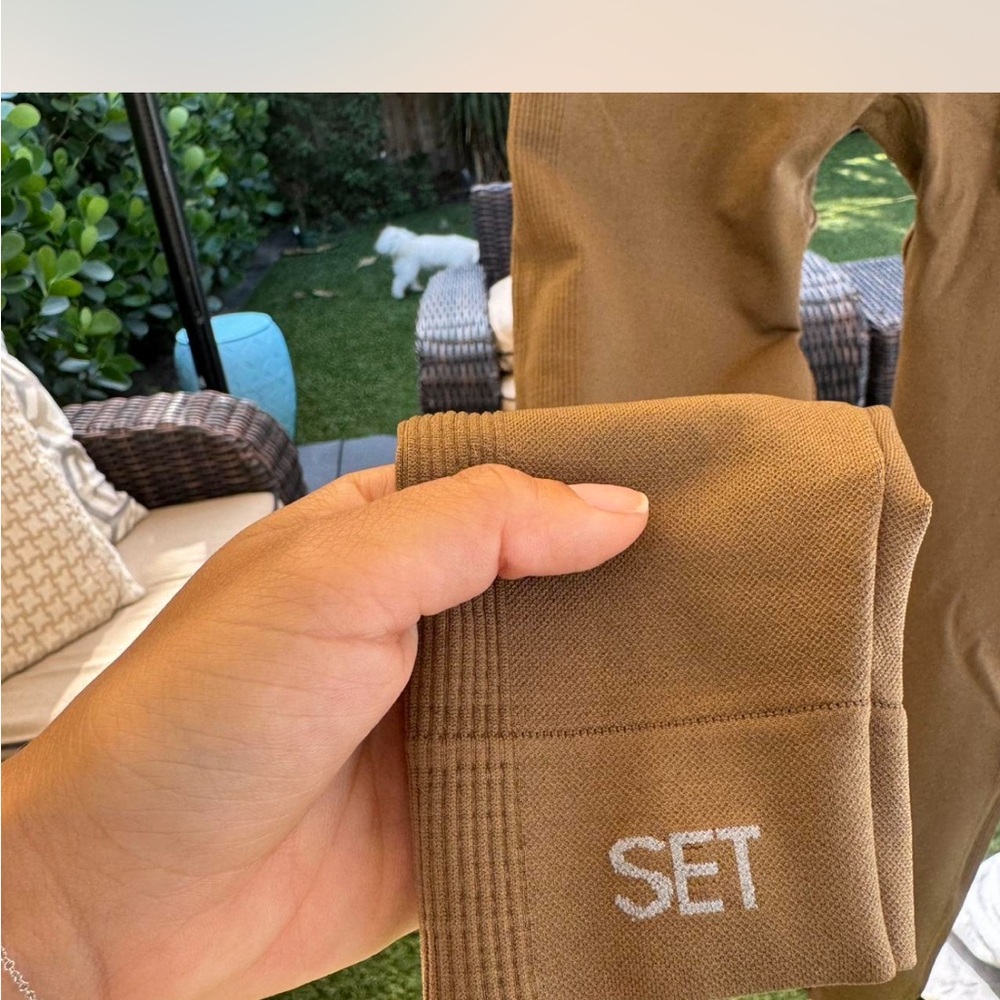 SET Active Brown Leggings both bra and leggings